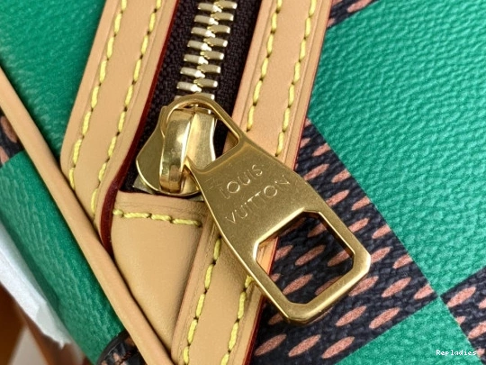 Cheap LOUIS Chess Messenger-24*24*8CM VUITTON 0825